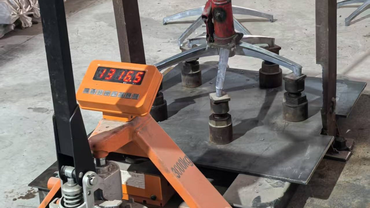 Proof-load test rig for chair bases with hydraulic jack and digital scale