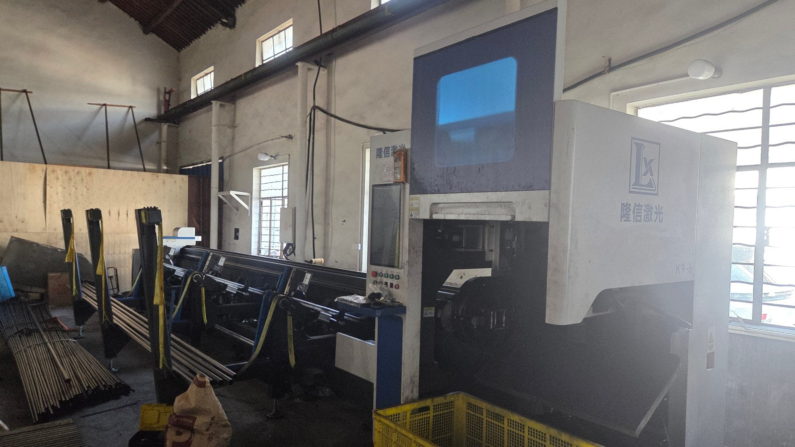 Tube laser cutter