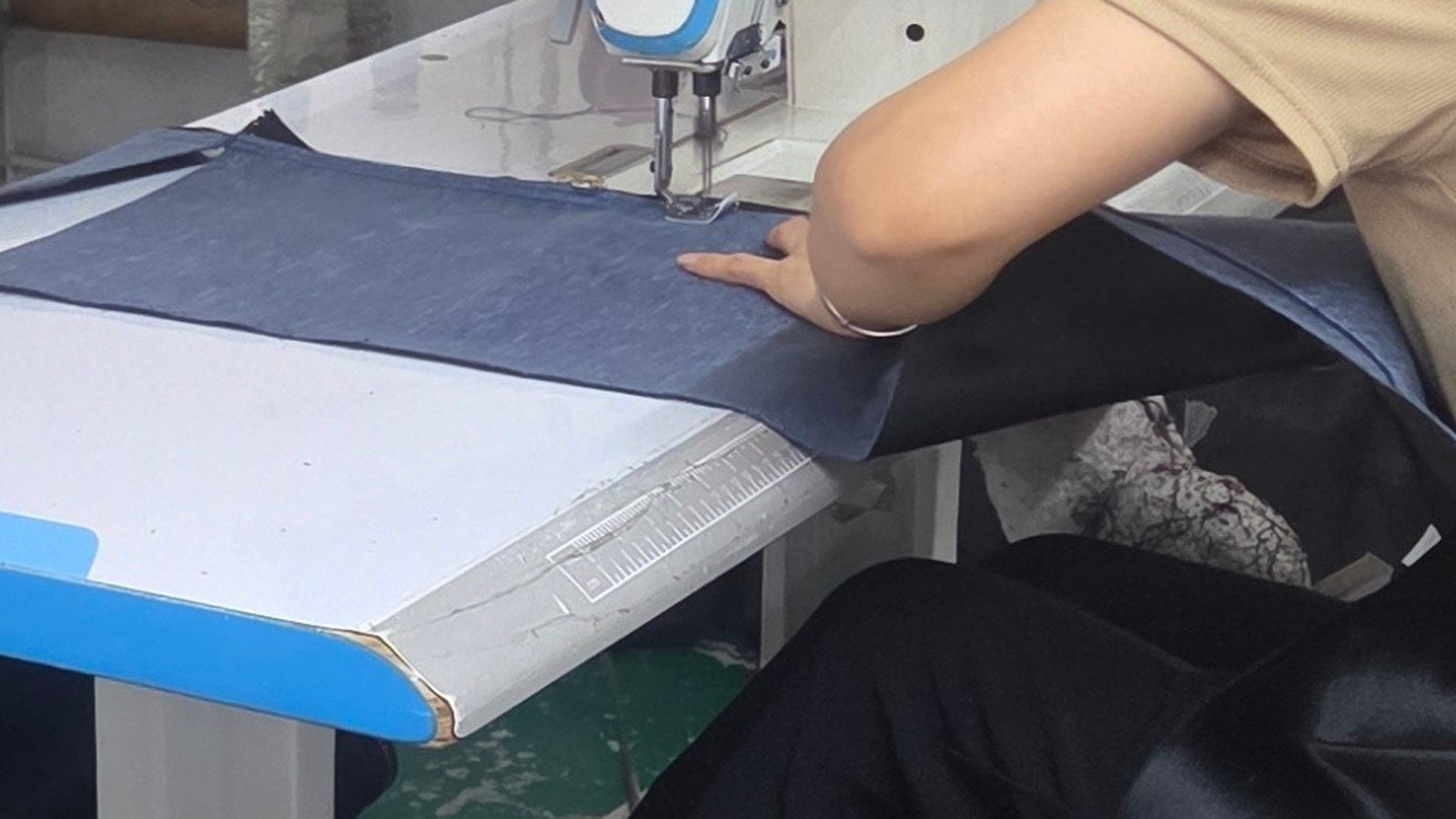 Sewing PU upholstery at the needle